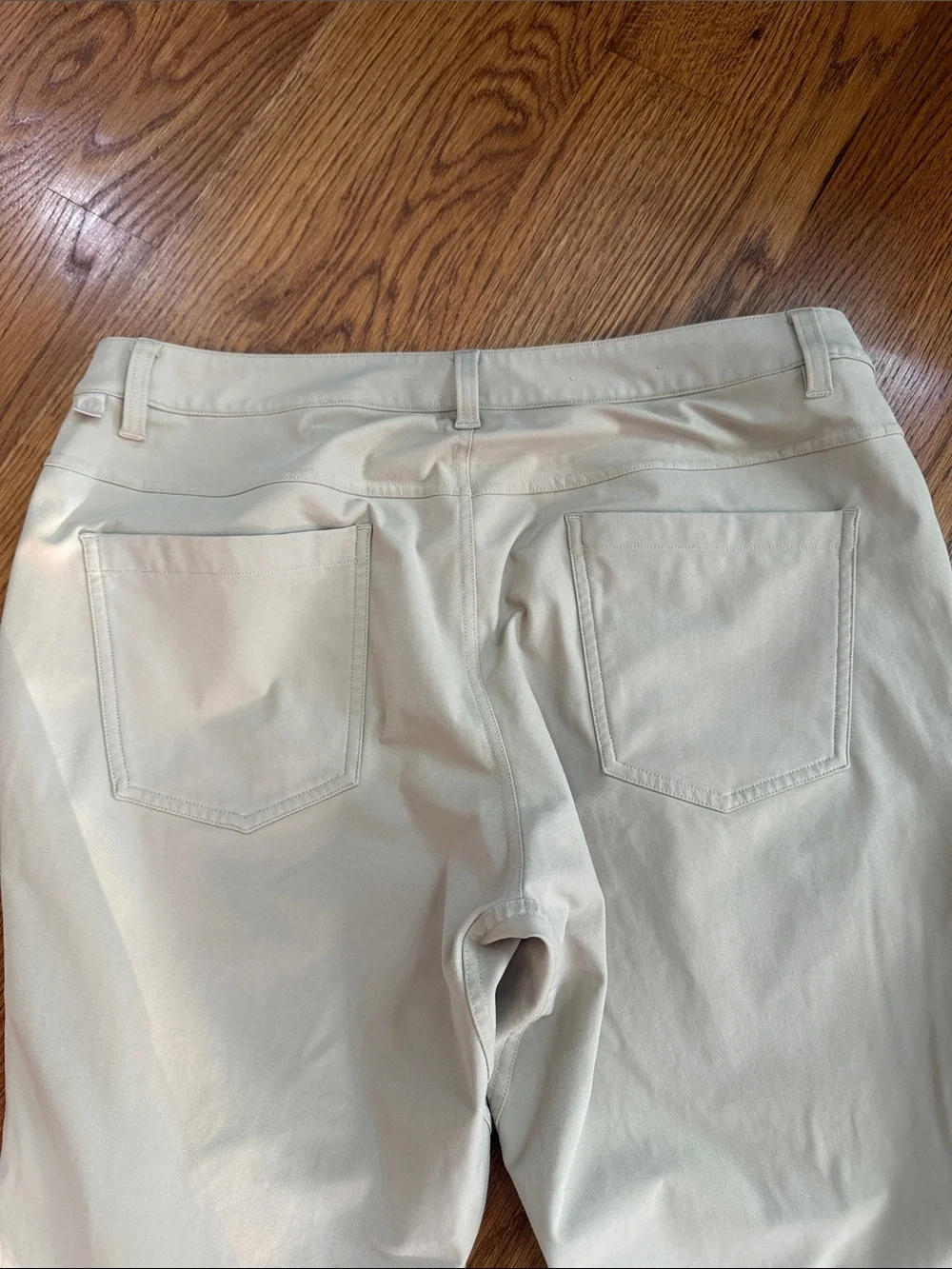 Lululemon Beige Cropped Performance Pants Size Approx 14
